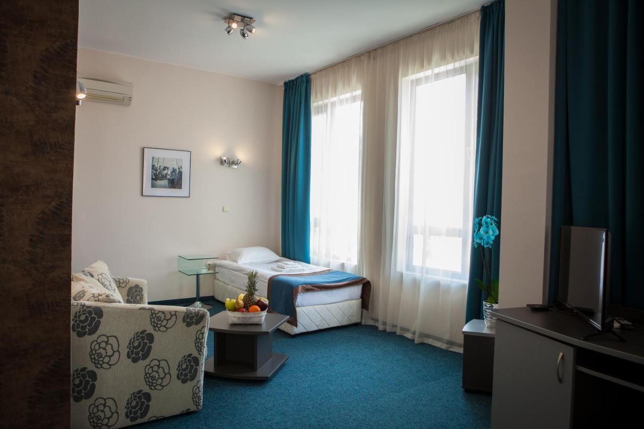 Family Hotel Opera Plaza- Former City Mark Hotel Varna Exterior foto